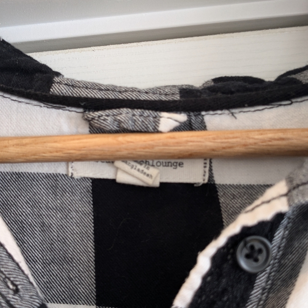 Beachlunchlounge Ruffle Back Flannel - Picture 5 of 6